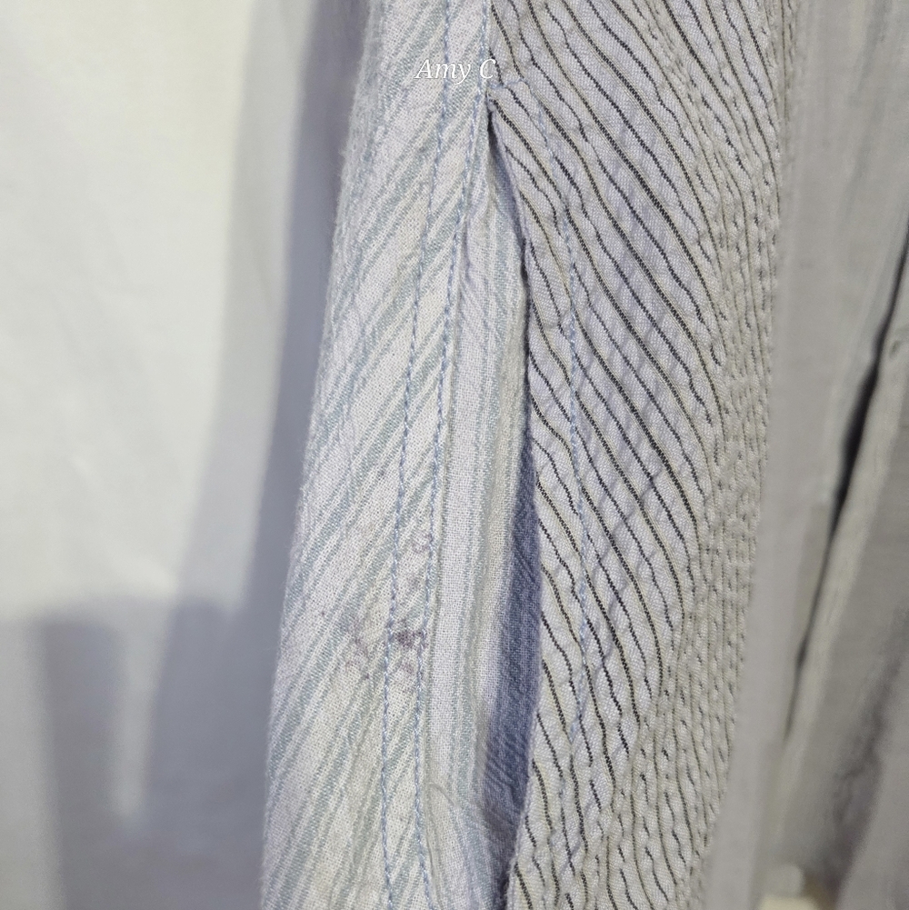 We The Free Ladies Casual Blue Pinstripe Button Down Shirt. - Picture 7 of 10